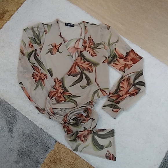 Fashion Nova Wrap Blouse. Size S. Color Tan w/flowery Print. - Picture 2 of 4